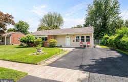 4402 BUCKFIELD TERRACE, FEASTERVILLE TREVOSE, PA 19053