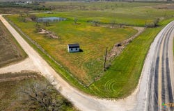 1299 County Road 450, Stockdale, TX 78160