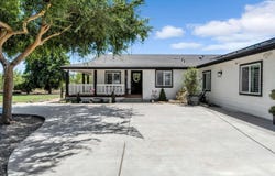 29 Newmark Avenue S, Sanger, CA 93657