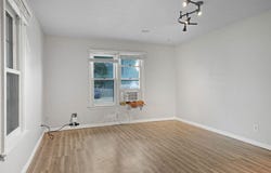 930 W 1st Street, Cedar Falls, IA 50613