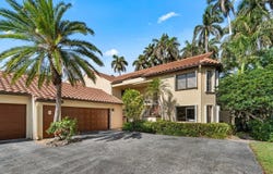 7 Via Lago, Boynton Beach, FL 33435