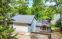 466 W Mohawk Drive, Malvern, OH 44644