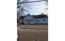304 E Sycamore Street, Nevada, MO 64772