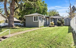 858 E 9th Street, Medford, OR 97504