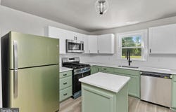 152 LAWN PARK Avenue, LAWRENCE TOWNSHIP, NJ 08648