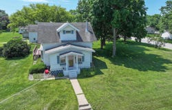 610 7th Ave, Ackley, IA 50601