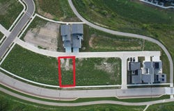9393 S Lake Vista Pkwy, Oak Creek, WI 53154