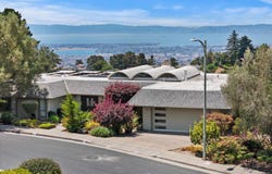 15 Bell Waver Way, Oakland, CA 94619
