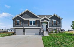 1018 Jasmine Drive, Liberty, MO 64068