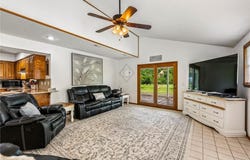 12460 Peach Orchard  RD, Bentonville, AR 72712