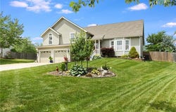 407 Maple Court, Lansing, KS 66043