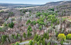 20 Breezy Knoll, Avon, CT 06001