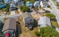 114 Seahorse Avenue, Surf City, NC 28445
