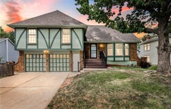 1952 Sleepy Hollow Drive, Olathe, KS 66062
