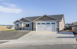 1736 Golden Hills Dr, Lewiston, ID 83501