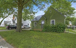 105 N Park Lane Drive, Knoxville, IA 50138