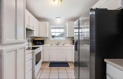 911 Gardenia Street, College Station, TX 77845