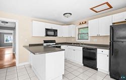 608 E 10th St, Duluth, MN 55805