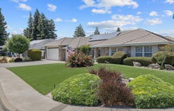 1556 E Paradise Avenue, Visalia, CA 93292