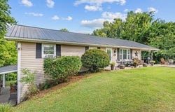 13 Lairson Road, Campton, KY 41301