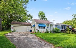 1910 Southmoor Dr, Toledo, OH 43609
