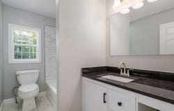 116 E Hadley Street, Aurora, MO 65605