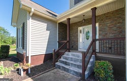 1314 Tenny Nelson, Grantville, GA 30220