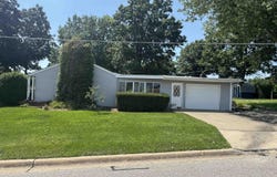 407 E North Street, Bloomfield, IA 52537