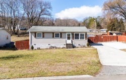 215 Hillcrest St, Clinton, TN 37716
