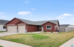 717 N Main St, Lennox, SD 57039-2386