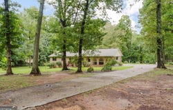 6495 Old Macon, Rex, GA 30273