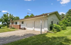 1675 JAMESTOWN Avenue, Independence, IA 50644