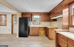 110 W RIDGE STREET, LANSFORD, PA 18232