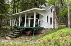 111 Ridgefield Point Road, Greentown, PA 18426