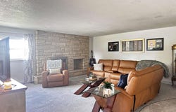 1916 N Meadowlake Dr, Augusta, KS 67010