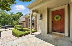 28 Le Mans Court, Prairie Village, KS 66208