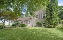 12 Jean Place, Guilderland, NY 12303