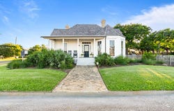 203 N Magnolia St, ROCKPORT, TX 78382