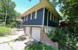 1202 Blueberry Dr, Harrisonville, MO 64701