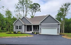 35 Reed Road, Sandown, NH 03873