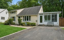 32 Charnwood Rd, New Providence Boro, NJ 07974-1767
