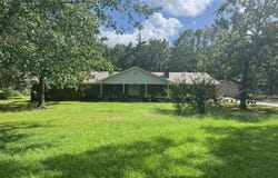2195 Montgomery Dr, Waldron, AR 72958