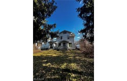 2083 N Taylor Road, Cleveland Heights, OH 44112