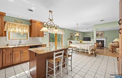 517 Kings Point Trail, Franklin Lakes, NJ 07417