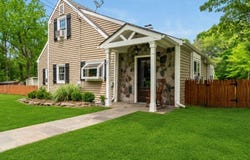 2 Sloan Ln, Lebanon Boro, NJ 08833-2159