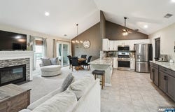 23 Bourne Circle, Hamburg, NJ 07419