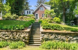 418 Mystic St, Arlington, MA 02474