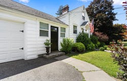 15 Bellevue Ave, Longmeadow, MA 01106