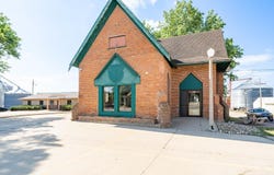 401 E 5th St, Canton, SD 57013