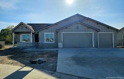 502 Farm Creek Avenue, New Plymouth, ID 83655